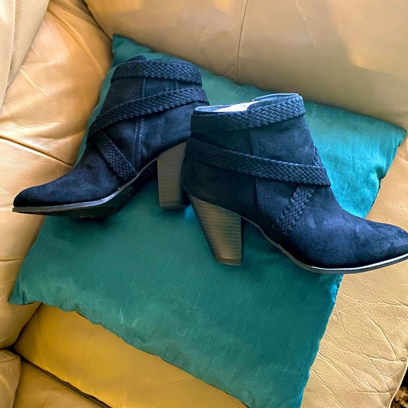 Booties - Picture 4 of 5